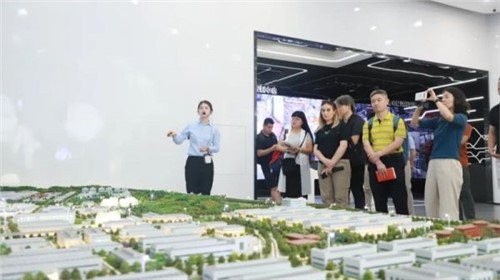 國際媒體第二波！法新社等11家國內(nèi)外主流媒體采訪中偉